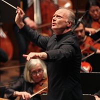 Le chef d'orchestre Gianandrea Noseda dirigeant le New York Philharmonic