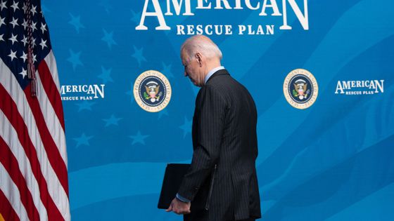 Joe Biden ce lundi 22 février, lors d'un discours sur le plan de sauvetage de 1900 milliards de dollars, dont 440 milliards pour les entreprises. Les Républicains proposent un plan trois fois moins élevé. ©AFP - Saul Laub