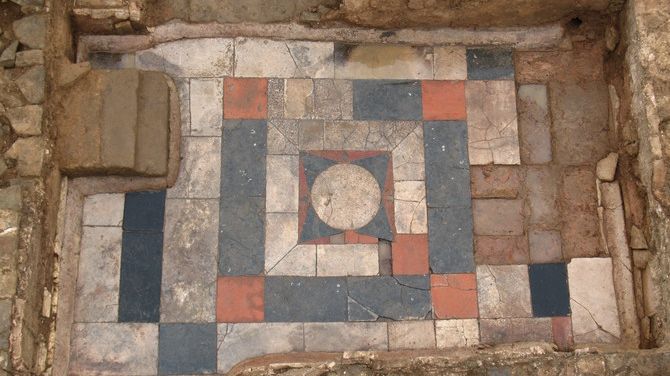 Frigidarium (pièce froide) de l'ensemble balnéaire de la villa gallo-romaine de Damblain (Vosges), IIe-IIIe s. de notre ère.
