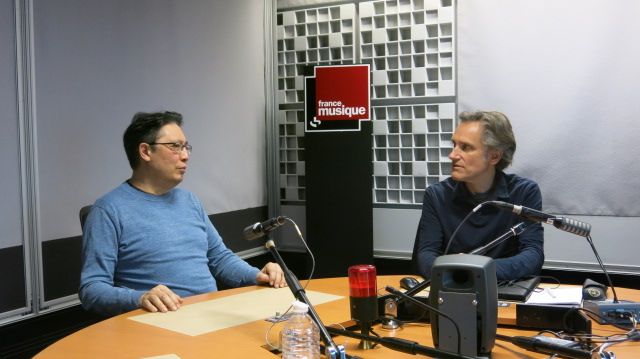 France Musique, studio 361... Le musicologue Pascal Huynh & Le producteur Philippe Venturini (g.à d.)