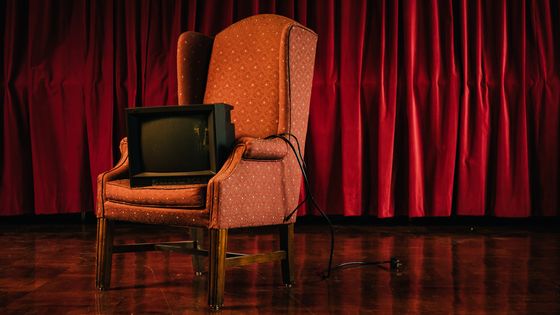 Le spectacle vu chez soi à la télé est-il toujours aussi vivant ? ©Getty - Liu Chi San / EyeEm