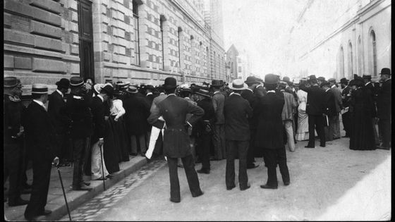 Rennes 1899 - La foule attendant le verdict du second Procès d'Alfred Dreyfus. ©Getty