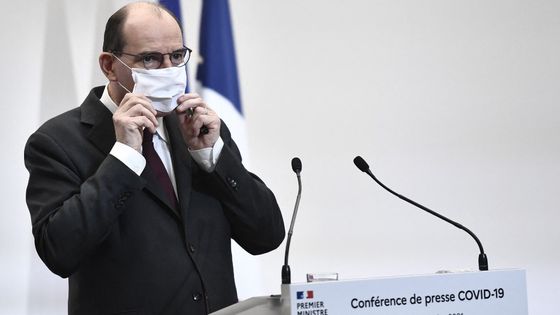 Le Premier ministre Jean Castex a annoncé, hier, une surveillance renforcée sur 20 départements qui pourraient, à l'issue d'une concertation, connaître de nouvelles restrictions dès le 6 mars ©AFP - STEPHANE DE SAKUTIN / POOL / AFP