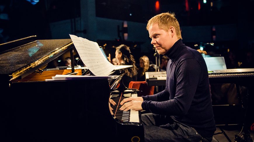 Max Richter sur scène à Berlin en janvier 2017 (Stefan Hoederath/Redferns)