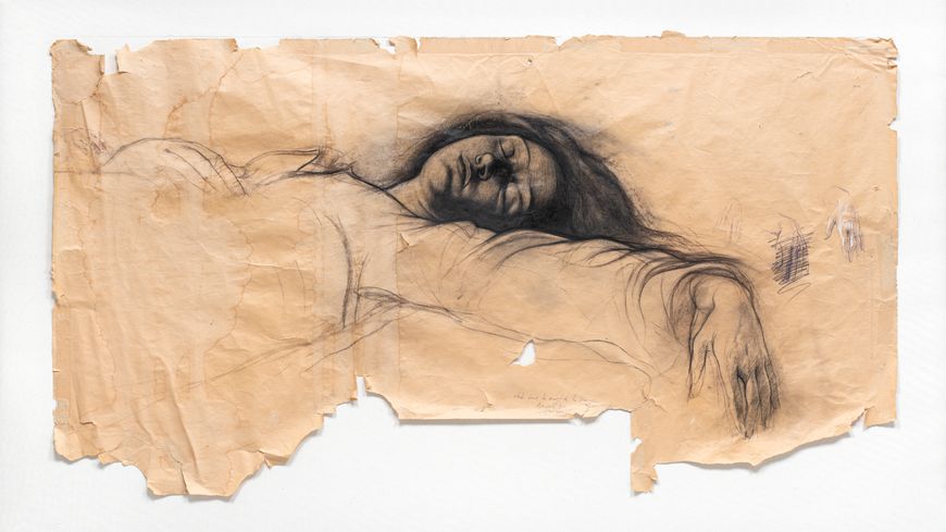 Ernest Pignon-Ernest « Mort de la vierge d'après Caravage », Naples, 1990 Pierre noire sur papier 77 x 140 cm