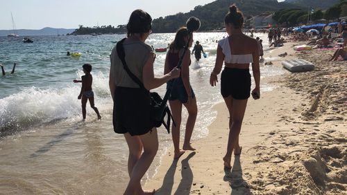 2. Plage du Lavandou - Lola, Mouna, Claudine et les autres