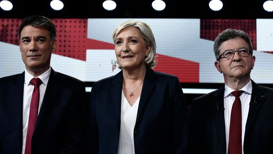 Olivier Faure (PS), Marine Le Pen (RN), Jean-Luc Mélenchon (LFI), lors d'un débat sur France 2, 17 mai 2018. ©AFP - Philippe Lopez