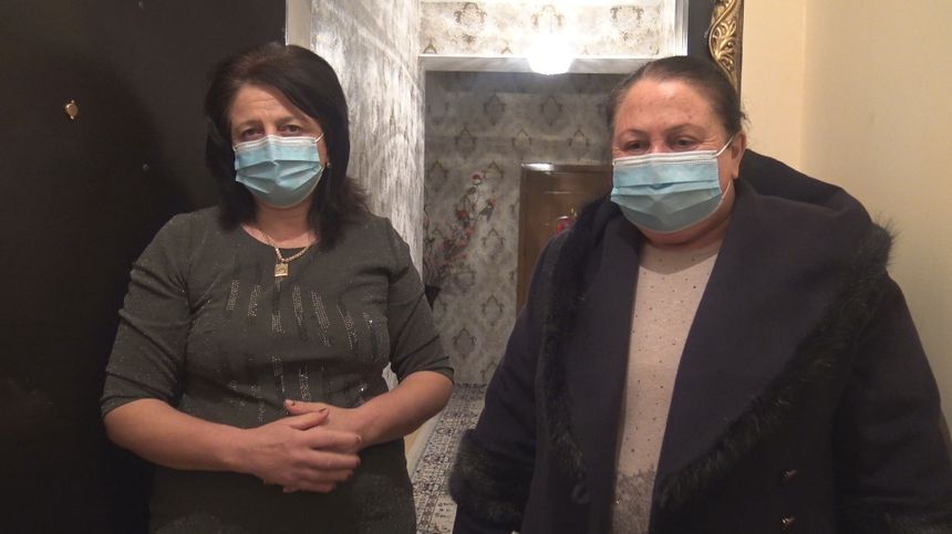 Tarlan et Arzu, deux déplacées de la première guerre du Karabakh. Elles espèrent retourner dans le village de leur enfance dès qu'elles le pourront.