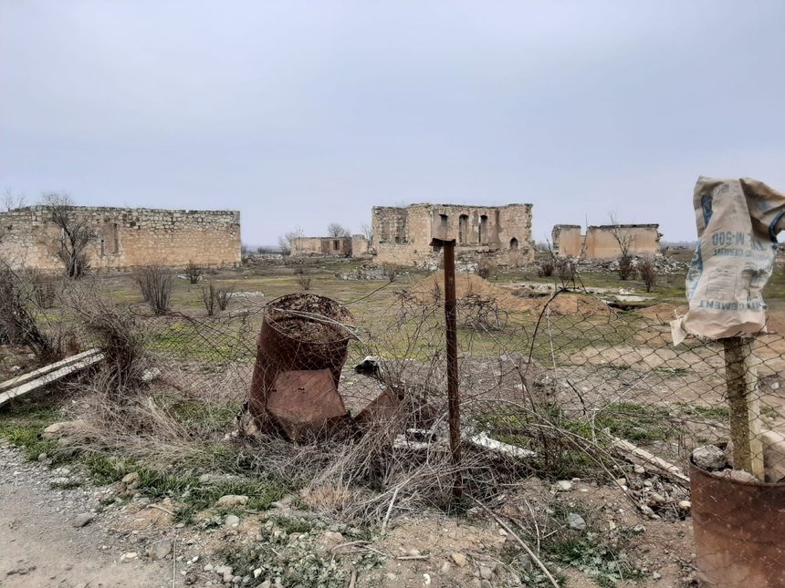 Aghdam est une ville fantôme. Elle servait de base arrière aux séparatistes arméniens avant qu'ils ne restituent la ville à l'Azerbaïdjan.