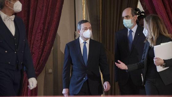 Mario Draghi avant sa première allocution, à l'issue d'une réunion avec le Président italien Sergio Mattarella, le 3 février 2021 ©AFP - Alessandra TARANTINO / POOL
