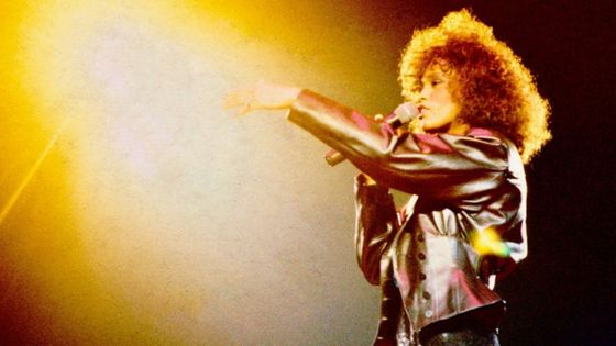 La chanteuse américaine de R&B Whitney Houston au stade de Wembley à Londres le 19 octobre 1986 ©Getty - Steve Rapport/Getty Images