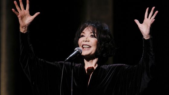 Juliette Gréco, concert au Théâtre du Chatelet, 2007 ©Getty - Pierre HOUNSFIELD/Gamma-Rapho