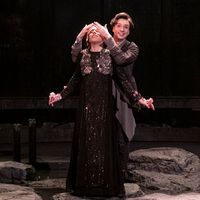Pelléas et Mélisande de Debussy dans la mise en scène d'Eric Ruf, direction musicale Pierre Dumoussaud : Adèle Charvet (Mélisande) et Huw Montague Rendall (Pelléas)