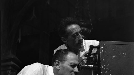 Jean Cocteau et Raymond Voinquel sur le tournage de "L'aigle à deux têtes" (1947) ©Getty - Archivio Cameraphoto Epoche