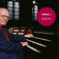 Olivier Messiaen joue de l'orgue en l'église de la Trinité le 13 mars 1983 à Paris, France.