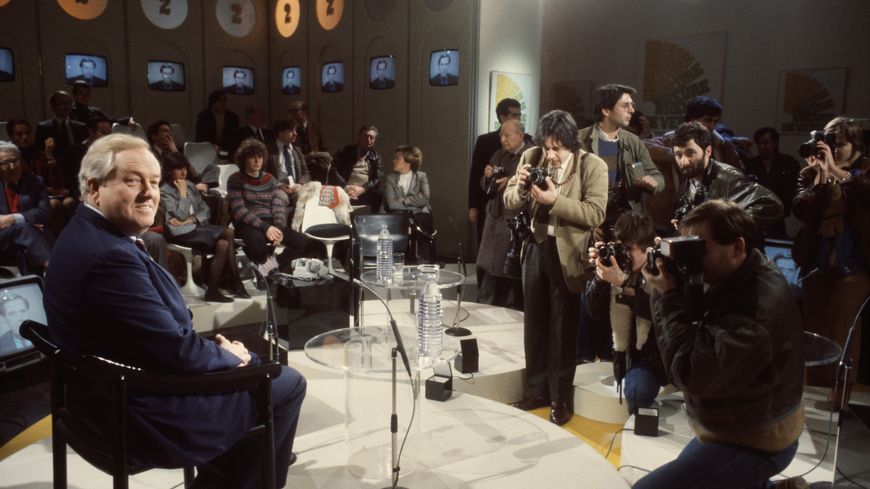 Le 13 février 1984 , Jean-Marie Le Pen est pour la première fois invité à L'Heure de vérité, sur Antenne 2, quatre mois avant les élections européennes.