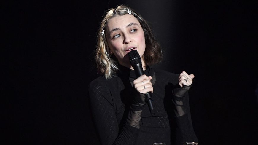 Pomme a reçu la victoire de l'artiste féminine de l'année