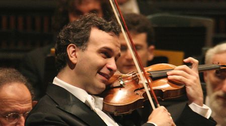 Gil Shaham avec l'Orchestre philharmonique d'Israël dirigé par Zubin Mehta à l'Auditorium Mann, Tel Aviv, Israël, 29 juillet 2005 ©Getty - Dan Porges