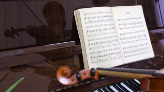 Pour sa 16e édition, le Concours de musique de chambre de Lyon est tourné vers le violon et le piano, à voir en ligne ©Getty - Sergei Malgavko