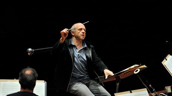 Iván Fischer dirigeant le Budapest Festival Orchestra et le Chœur du Festival d'Édimbourg en répétition pour le concert du Requiem de Mozart à l'Usher Hall dans le cadre du Festival International d'Édimbourg. ©Getty - robbie jack / Corbis