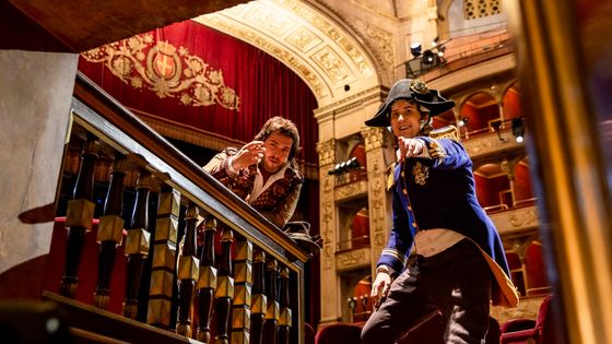 Rossini, Le Barbier de Séville - mise-en-scène Mario Martone, direction musicale Daniele Gatti : Andrzej Filonczyk (Figaro) et Ruzil Gatin (Almaviva) - Photo by Yasuko Kageyama / Opera di Roma (2020)