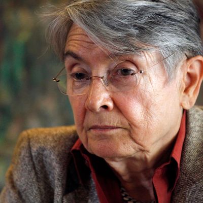 Christine Delphy en 2011 pour la présentation d'un recueil de textes : "Un troussage de domestique", référence aux paroles de Jean-François Kahn sur l'accusation de viol envers DSK par Nafissatou Diallo.