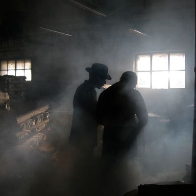 Silhouette de l'homme en fumée