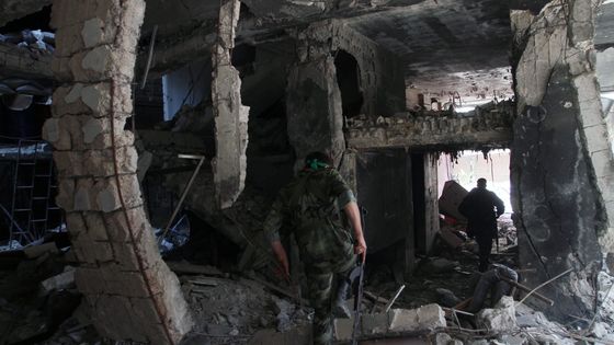 Damas (Syrie), le 13 novembre 2013. Intérieur d'un bâtiment détruit dans la ville de Hajira, à la périphérie de Damas, la capitale syrienne. ©Maxppp - LANDOV/MAXPPP