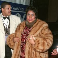 L'arrivée d'Aretha Franklin aux Grammy Awards 1998.