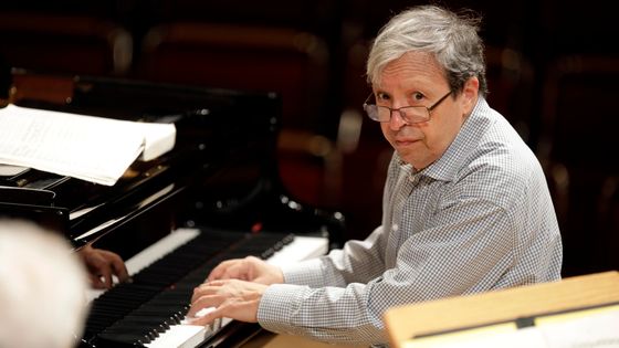 Murray Perahia dirige du piano l'Academy of St. Martin in the Fields ©Getty - Photo by Brill/ullstein bild via Getty Images