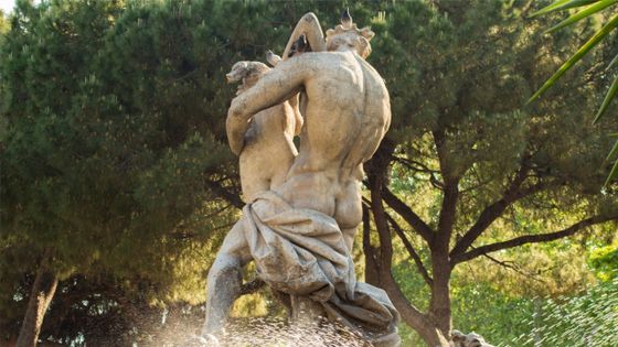 Fontaine Proserpine à Catane (Sicile, Italie) construite en 1904 par Giulio Muskets, représentant l'enlèvement de la déesse Proserpine par Hadès, dieu des enfers. ©Getty - Ray Wise