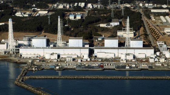 Une vue aérienne montre la centrale nucléaire de Fukushima, endommagée à la suite du tsunami consécutif au séisme du 11 mars 2011 ©AFP - Jiji Press