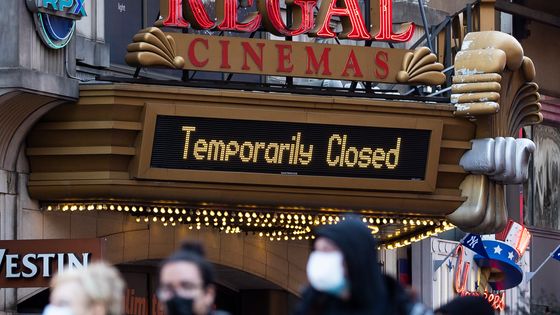 Les théâtres et cinémas sont fermés à New York, comme ailleurs. Comment les artistes vivent-ils la crise à Broadway ? ©Maxppp - JUSTIN LANE/EFE/Newscom