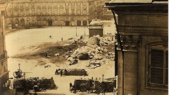 La colonne Vendôme renversée pendant la commune de Paris