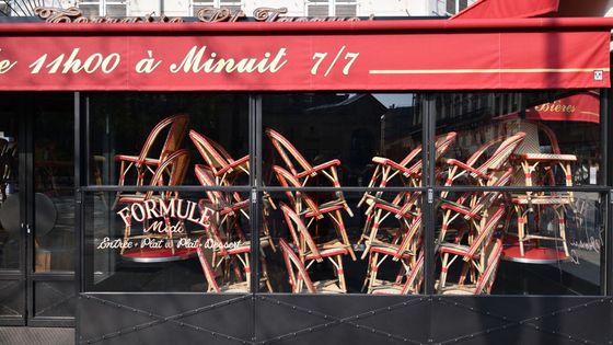 Restaurant fermé. Photo prise le 2 avril 2020 à Paris, lors du premier confinement. ©Getty - Frédéric Soltan