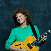 Pat Metheny pour son album Road to the Sun sorti le 5 mars 2021 sur le label Modern Recordings, avec le guitariste Jason Vieaux et le Los Angeles Guitar Quartet