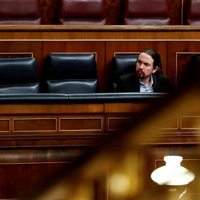 Le Premier ministre espagnol Pedro Sanchez et Pablo Iglesias à la Chambre basse pour débattre de la prolongation d'un verrouillage national jusqu'au 11 avril suite au COVID-19. Madrid, le 25 mars 2020