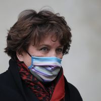 La ministre de la Culture, Roselyne Bachelot a été testée positive au Covid-19, le lendemain d'une journée bien chargée : de la remise de la légion d’honneur à Michel Sardou à sa soirée à l'Opéra de Paris