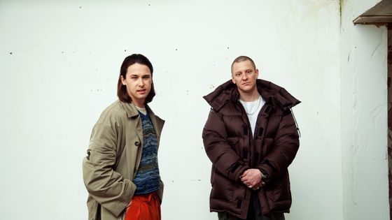 Jungle, la formation britannique est de retour avec "Keep Moving". Cette irrésistible ode à la danse et la joie, précède la sortie de l’album "Loving in Stereo". - Anna Victoria