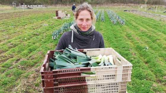Yseult Delgeon, ex sage-femme, aujourd'hui maraîchère bio en Seine et Marne. ©Radio France - Antoine LY