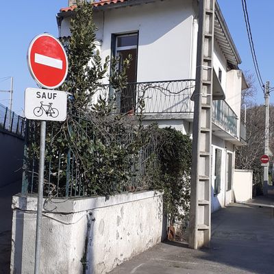 Façade du "17, chemin Lapujade" à Toulouse