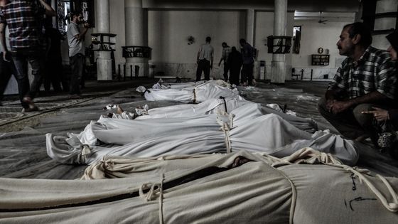"Syrie: des "preuves flagrantes" de l'utilisation de sarin." Damas (Syrie) -Des cadavres d'hommes et d'enfants tués par des gaz neurotoxiques sur la Ghouta, dans la banlieue de Damas, le 21 août 2013 ©Maxppp - ZUMA PRESS