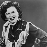 Portrait de la chanteuse américaine Patsy Cline, vers 1970