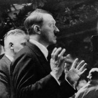 Adolf Hitler (fondateur du nazisme) donne un discours le 4 février 1933, quelques jours après avoir été nommé chancelier par le président Hindenburg, en Allemagne.