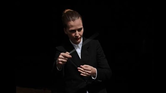 La cheffe d'orchestre Elena Schwarz - Juan Carlos Hernandez