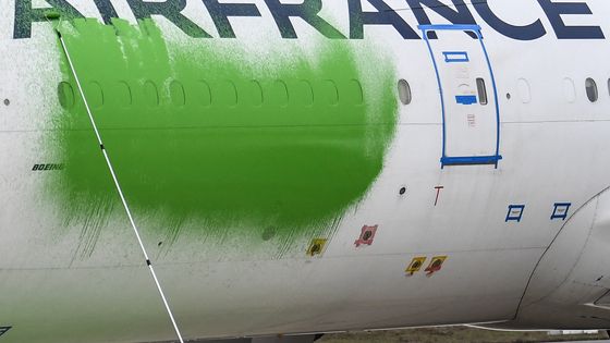 Action Greenpeace à Roissy pour la réduction du trafic aérien (05/03/2021) - Alain JOCARD / AFP