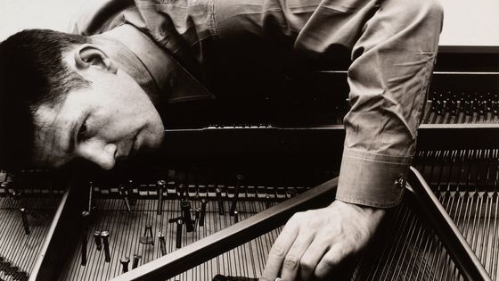 John Cage preparing a piano, in 1946 - Photograph by Irving Penn / © 1946 Condé Nast Publications Inc.