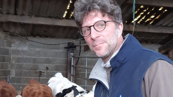 Antoine Thibault dans sa ferme de Cintray, Eure, février 2021 ©Radio France - Anne-Laure Chouin