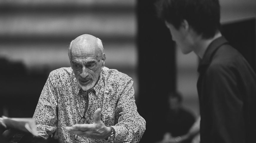 Bachkirov a mené une brillante carrière de soliste, devant de grandes formations à la fois américaines et européennes.
