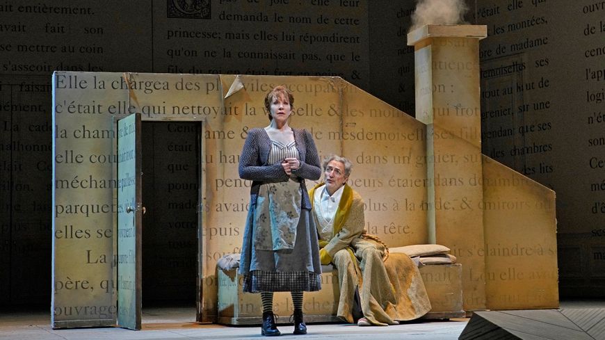 Massenet, Cendrillon – direction musicale Bertrand de Billy, mise en scène Laurent Pelly : Joyce DiDonato (Cendrillon) et Laurent Naouri (Pandolfe)